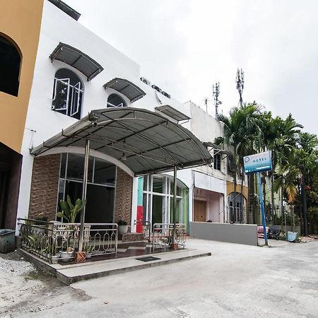 Oyo 90897 Hotel Sepupu Satria 北干巴鲁 外观 照片