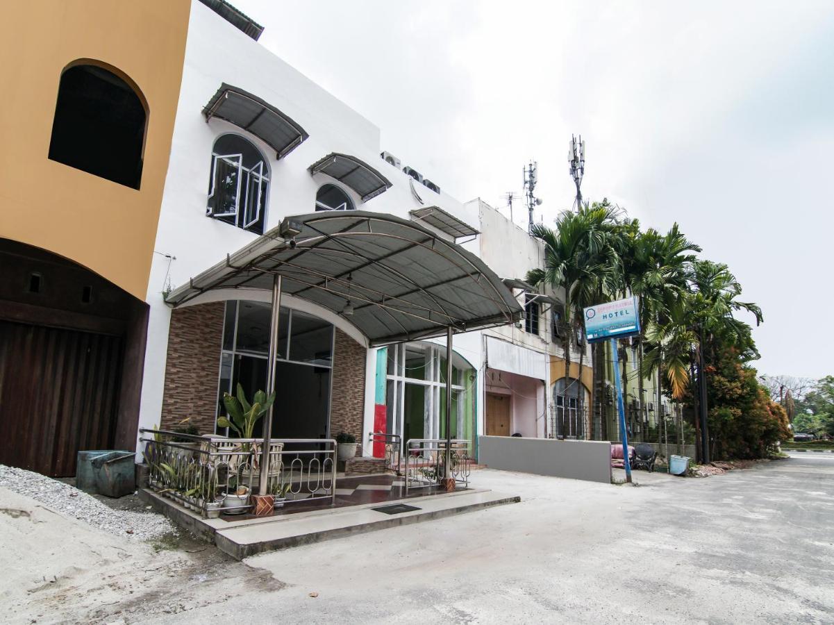 Oyo 90897 Hotel Sepupu Satria 北干巴鲁 外观 照片