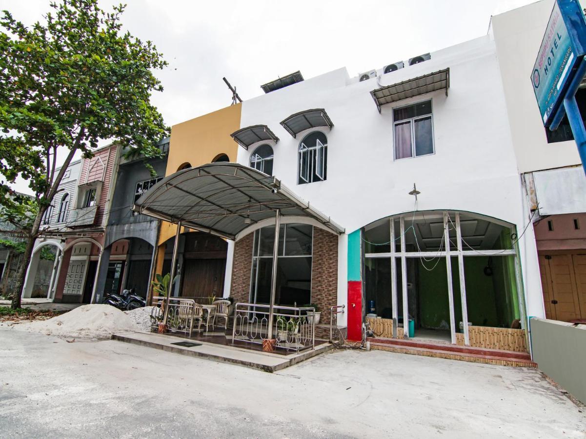 Oyo 90897 Hotel Sepupu Satria 北干巴鲁 外观 照片