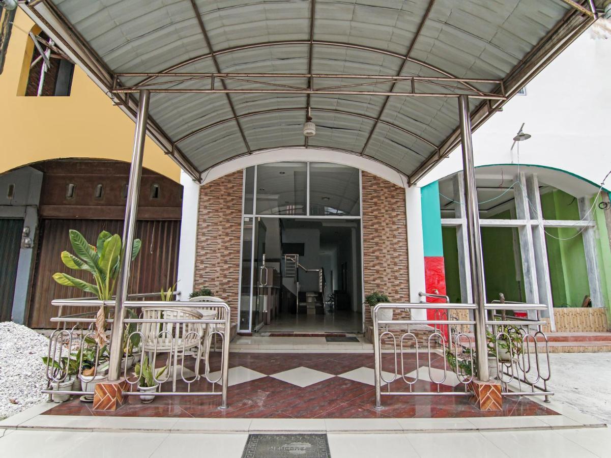 Oyo 90897 Hotel Sepupu Satria 北干巴鲁 外观 照片